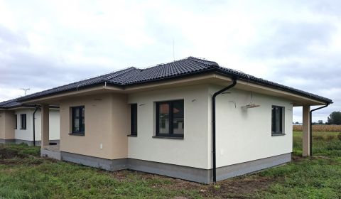 Ponúkame na predaj  novostavbu holodomu rodinného domu v Nesvadoch