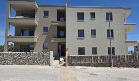 CHORVÁTSKO  - Apartmány (K1) v krásnej dedinke TRIBUNJ