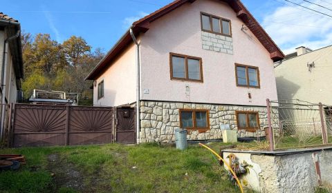 ZNÍŽENÁ CENA ! Rodinný dom na predaj, Žiar nad Hronom, Stará Kremnička