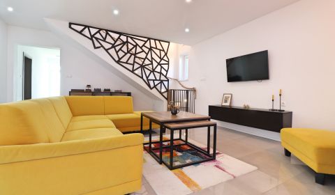 Moderný rodinný dom s obytným podkrovím | Bolešov 