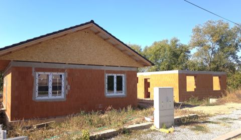 Na predaj 2 novostavby vo výstavbe v obci Čechy