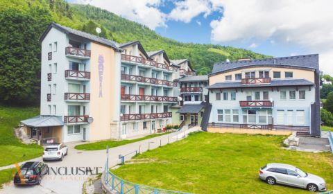 2 IZBOVÝ BYT S PANORAMATICKÝM VÝHĽADOM NA DONOVALY