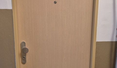 Na prenájom kompletne prerob. NOVÝ 2 izbový byt čiast.zar. Nové Zámky