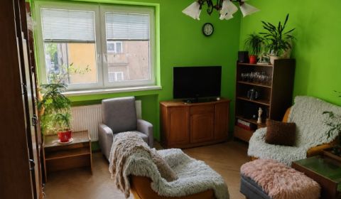 Ponúkame  na predaj 3 izbový byt na VII. sídlisku v Komárne
