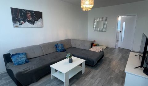 Predané: Priestranný 3-izbový byt s balkónom Galanta
