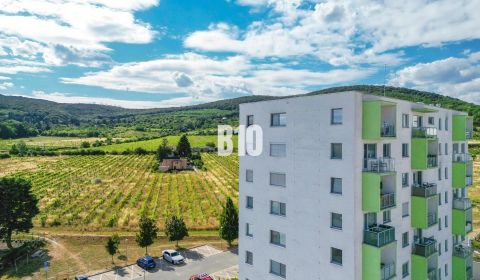 REZERVOVANÉ - VINOHRADY NA DOSAH | Moderný 1-izbový byt s loggiou aj p