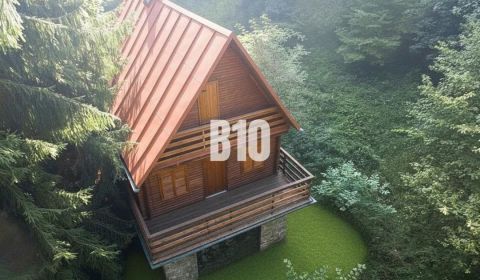 Blízko Rajeckých Teplíc Zaujímavá CHATA v pôvodnom stave