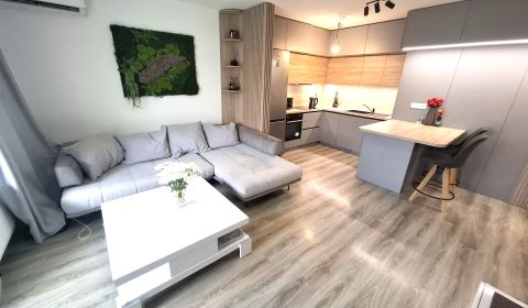 BEZ PROVÍZIE-MODERNÝ 3i BYT, BALKÓN, KLÍMA, 2x PARKING – BA II - Ružin