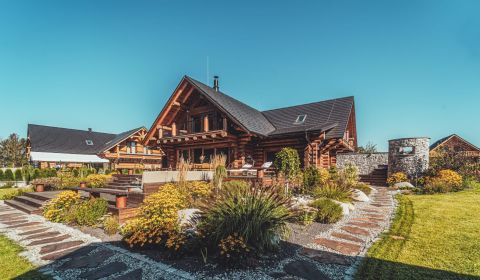 EXKLUZÍVNY ZRUB PRI LIPTOVSKEJ MARE – SÚKROMNÝ WELLNESS RETREAT 