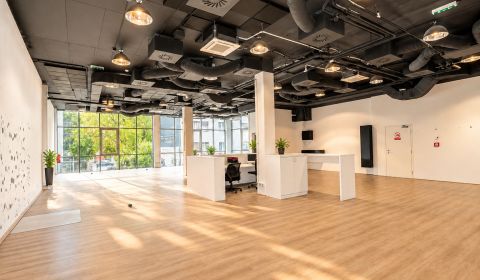 Na prenájom reprezentatívny  priestor 231 m² –  Dunajská ulica - BA -I