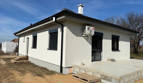 OPONICE 4 izbový RD NOVOSTAVBA na kľúč