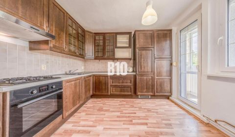 Záhradka za domom, vlastné kúrenie, nízkopodlažný bytový dom a pokojné
