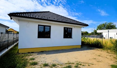 Novostavba, bungalov, Čaňa – 4 izby, pozemok 751 m²