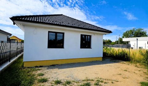 Novostavba, bungalov, Čaňa – 4 izby, pozemok 751 m²