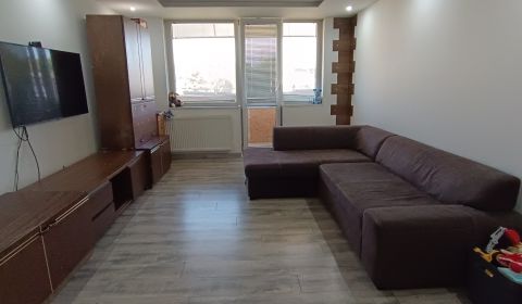 Na predaj kompletne zmodernizovaný 4 izbový byt v obci Mikulášov dvor 