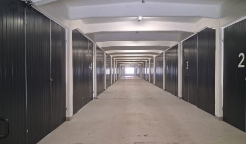 Na prenájom skladové priestory 25 m2 a 60 m2 Trnava Coburgova