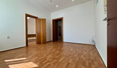 Pekná štvorkancelária na pešej zóne na dlhodobý prenájom!