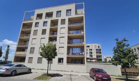 Predaj, 3 i byt s balkónom a garážovým státím, ul. Z. Shelingovej, DNV