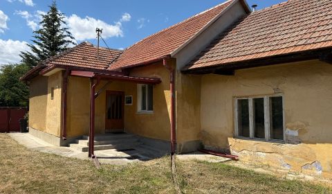 Na predaj rodinný dom , obrovský pozemok 62 árov , Hul
