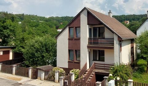 Predaj RD s pozemkom 484 m2, Pod Brezinou - Trenčín