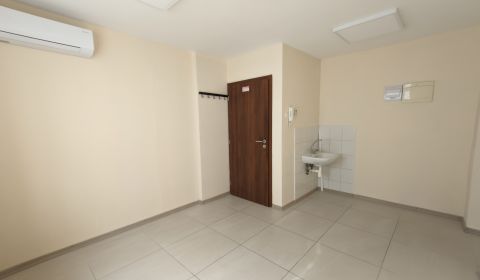 Priestory na prenájom /služby/, 12 m2, Vráble, okr. Nitra