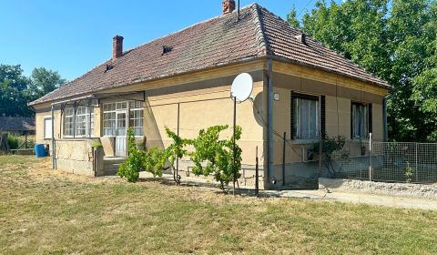 NA PREDAJ RODINNÝ DOM NA KĽUDNOM, TICHOM MIESTE, MARTOVCE