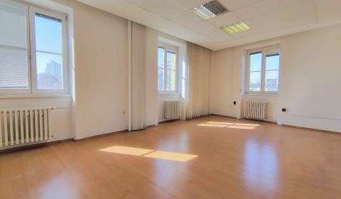Veľkorysý administratívny priestor 260 m² - Odborárske námestie