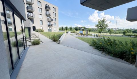 PREŠOV-NOVOSTAVBA,1 IZB. BYT, ZARIADENÝ, VL.PARK. MIESTO