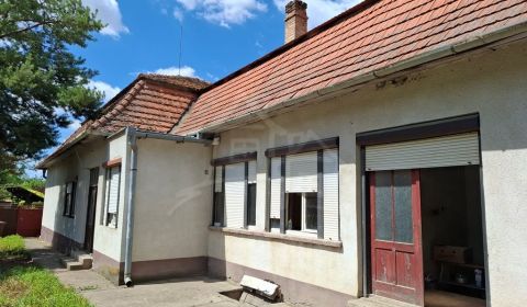 Veľký rodinný dom na konci dedinky Sikenička s rozľahlou záhradou pria