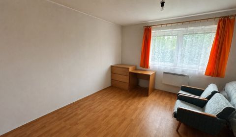 Na predaj 3-izbový byt vo Východnej – priestor pre bývanie podľa vlast
