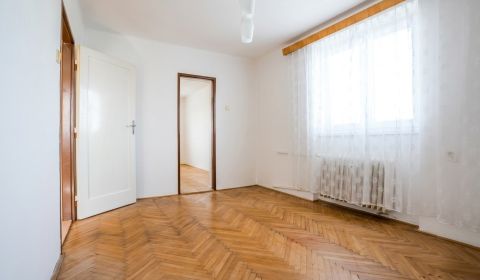 VEĽKÝ, TEHLOVÝ 3-IZB.BYT V PRIAMOM CENTRE MESTA S VEĽKOU LODŽIOU