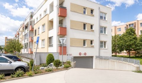 Na prenájom útulný 2 izbový byt s parkovacím státím PK 750,- Eur