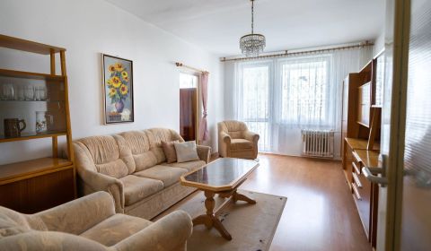3-izb. byt, Sadmelijská ul., Rača, tiché prostredie, veľká lodžia