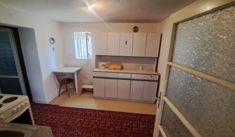 RODINNÝ DOM, pozemok 290m2,  MEDZIBROD okr. Banská Bystrica  