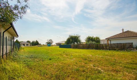 Na predaj stavebný pozemok 800m² v obci Andovce