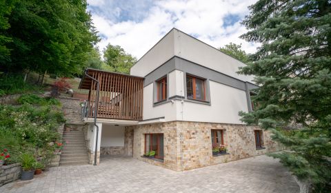 NADŠTANDARD - RD s 2 bytovými jednotkami - Trenčianske Teplice