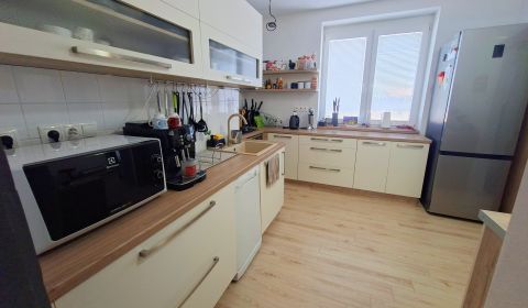Na predaj 3 izbový byt, Vráble, 80m2, prerobený na 4i byt + záhrada