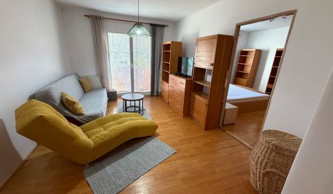 2 izbový byt s balkónom a garážou Továrniky