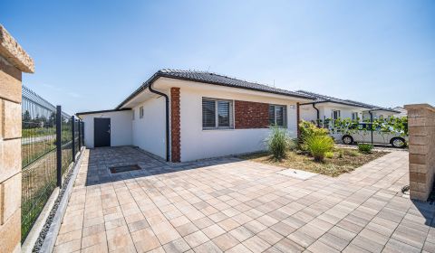 REZERVOVANÉ - NOVOSTAVBA 4i BUNGALOVU NA PREDAJ - VINOSADY
