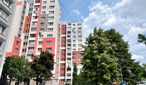 REZERVOVANÉ Na predaj 3 izbový byt, 68 m2, Bratislava, Andrusovova ul.