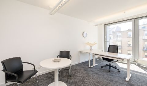 Neobmedzený prístup do kancelárie v oblasti Regus Nivy Tower
