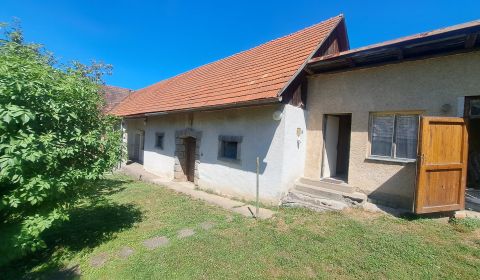 GAZDOVSKÝ DOM so záhradou a humnom, Ostrá Lúka pri Zvolene