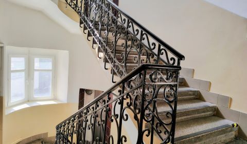 Veľkometrážna kancelária v Starom Meste
