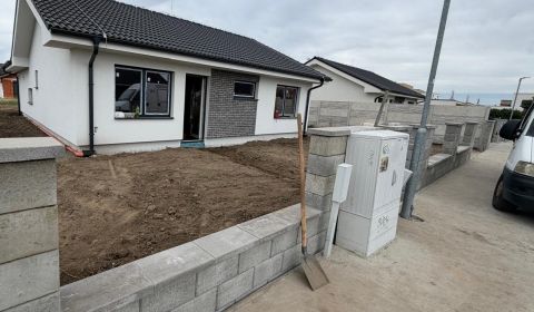 Na predaj 4 izbový dom s modernou architektúrou - Miloslavov-AD