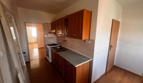 PREDAJ: 2,5i s lodžiou 63,3 m2; CENTRUM-Lučenec; 93.500 €