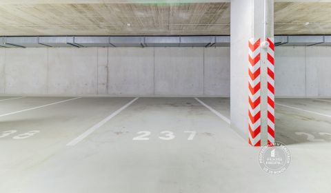 GARÁŽOVÉ STÁTIE v METROPOLISE, BA I., Bottova ulica