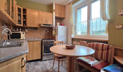 Na predaj 3 izbový byt Vyhne, 63 m2