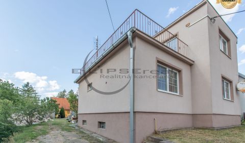 NA PREDAJ 4-izbový rodinný dom pod Malými Karpatmi v obci Kuchyňa