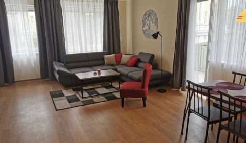 Veľmi pekný 2-izbový byt s terasou v širšom centre Popradu na prenájom