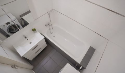 NOVÁ PONUKA - 3 izbový  byt s loggiou - Dubnica n/V